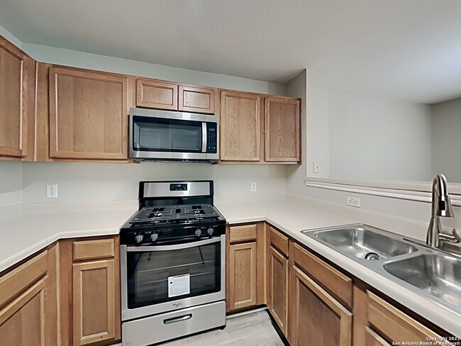 Building Photo - 2910 Candleside Dr