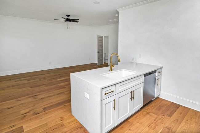 Building Photo - Pre-Leasing for the 26-27 School Year! - N...