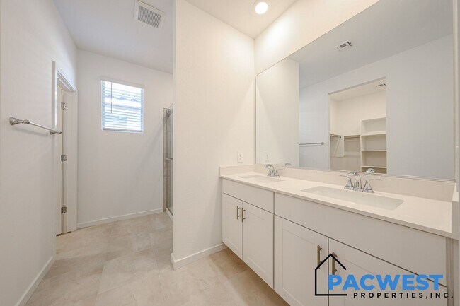 Building Photo - Your new home for lease!