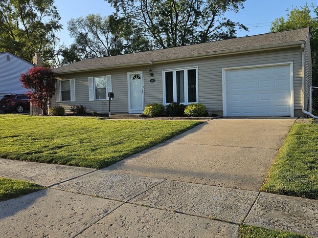 Building Photo - 302 Healy Ave