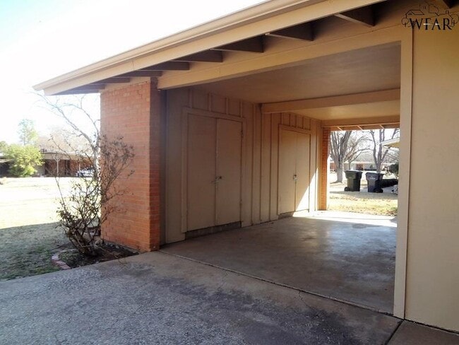 Building Photo - 1553 Hanover Rd