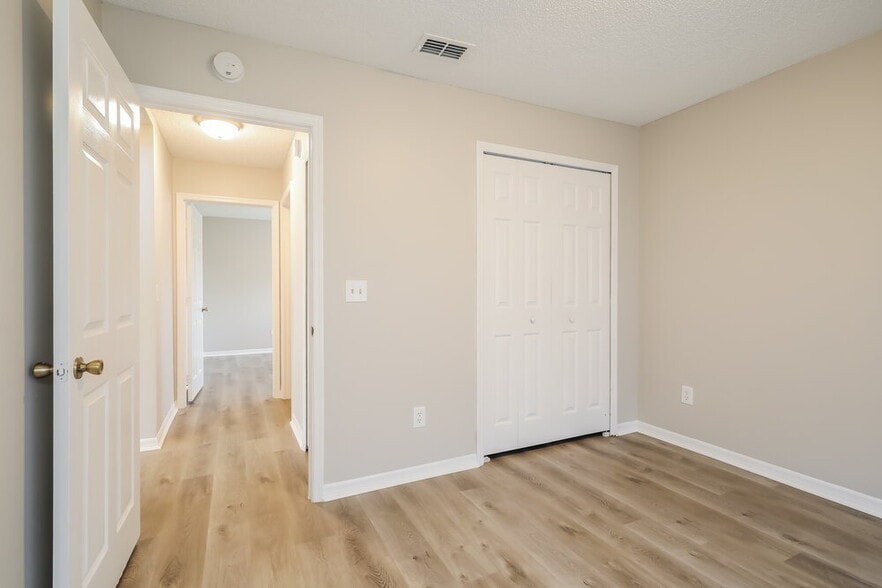 Building Photo - 1568 Saddlebrook Ln