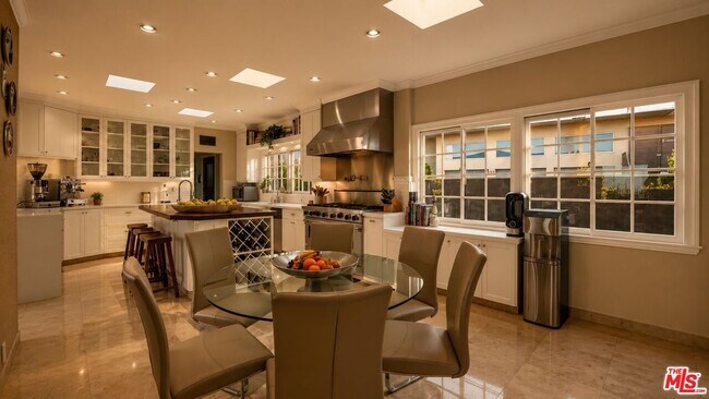 Building Photo - 8740 St Ives Dr