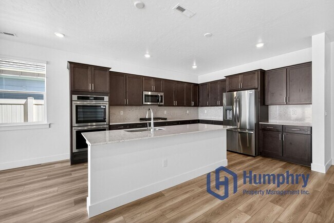 Building Photo - Beautiful home minutes from Costco