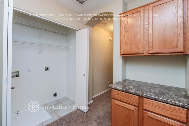 Building Photo - 1443 E Julep St