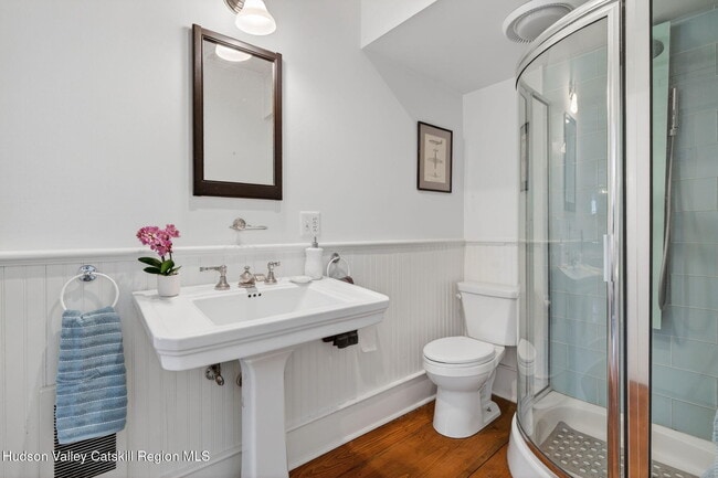 Building Photo - 48 Oak Rd