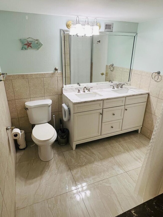 Building Photo - 2017 S Ocean Dr