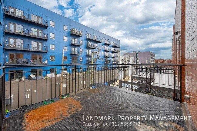 Building Photo - 1755 N Artesian Ave