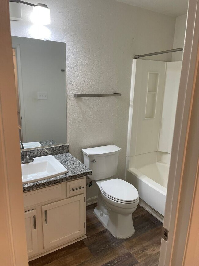 Building Photo - Fagelman Properties #11 (8801 Pineridge Dr)