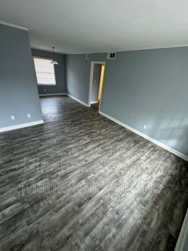 Building Photo - 1045 W Meadow Dr