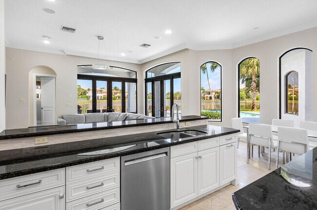 Building Photo - 17895 Cadena Dr
