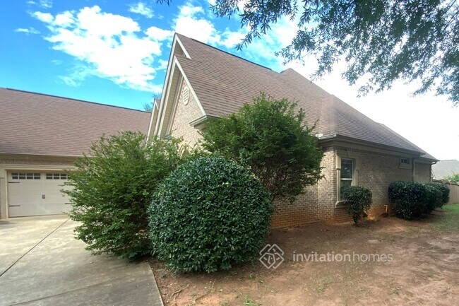 Building Photo - 300 Everly Cir