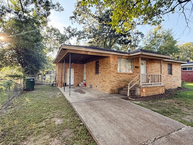 Building Photo - Home for Rent in Little Rock!