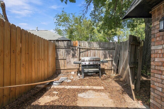 Building Photo - 3709 E 27th Pl