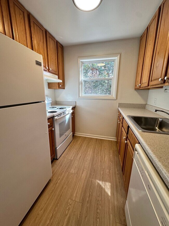 Building Photo - 139 Albemarle Dr