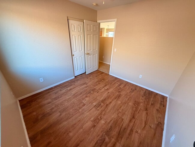 Building Photo - Gorgeous 3Bdm 2Ba Goodyear Home on a Cul-de-sac! *NO Carpets*