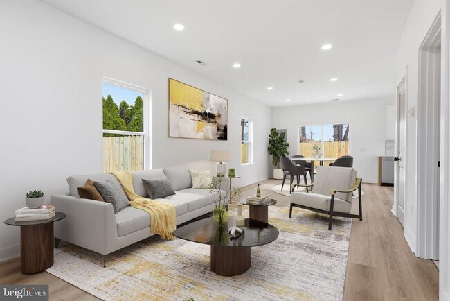 Building Photo - 31 Swan Ln