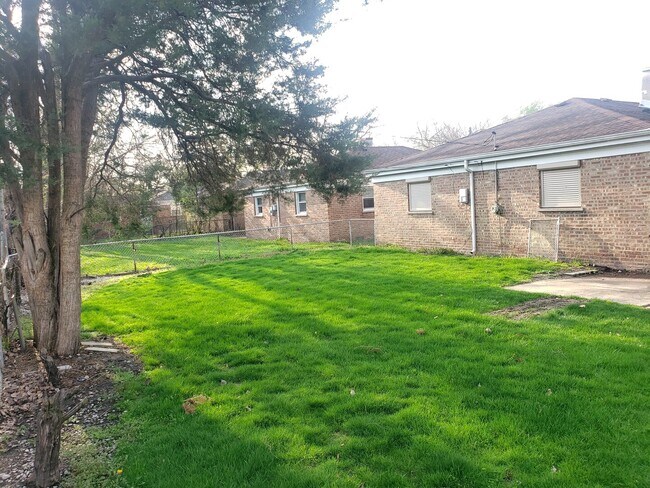 Building Photo - 1429 Kasten Dr