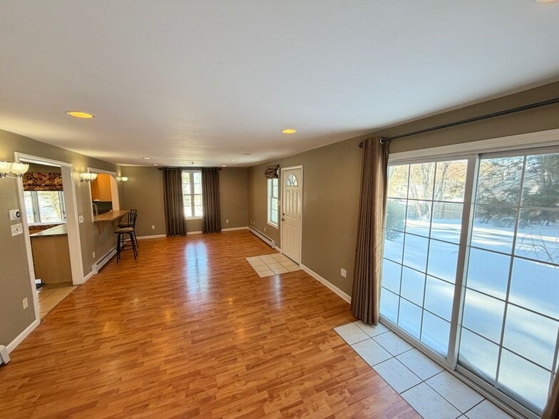 Building Photo - 332 Lydall St