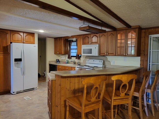 Building Photo - Doublewide with 3 car garage