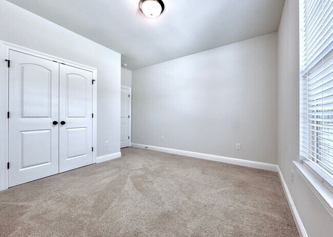 Building Photo - Modern 3BR/2.5BA Home Near LSU - Double Ga...