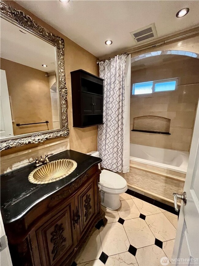 Building Photo - 4bd/1.75ba Renton Home