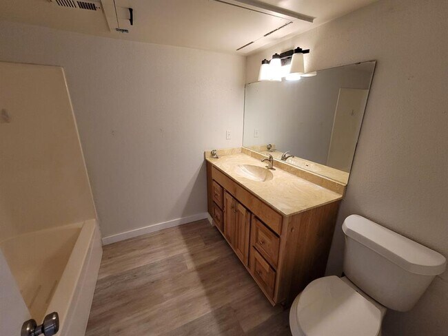 Building Photo - 104 W 35th St