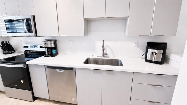 Building Photo - 5339 Treetops Dr