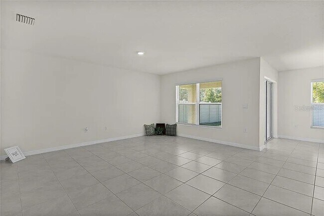 Building Photo - 8661 Triumph Cir
