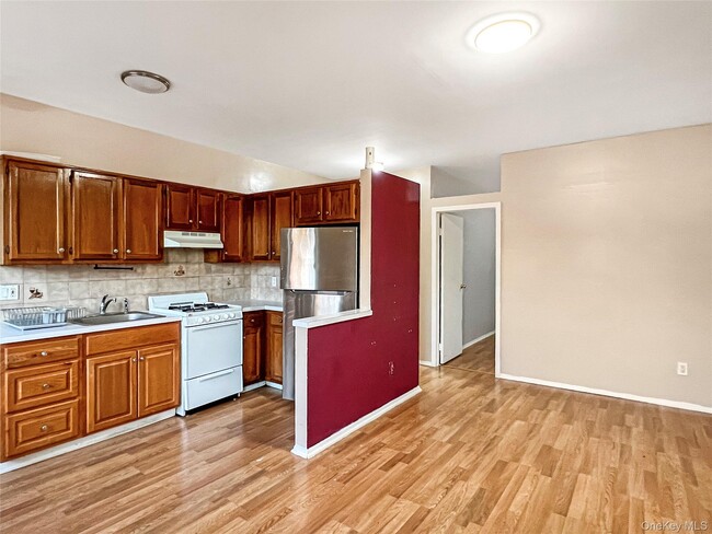 Building Photo - 92-06 95th Ave