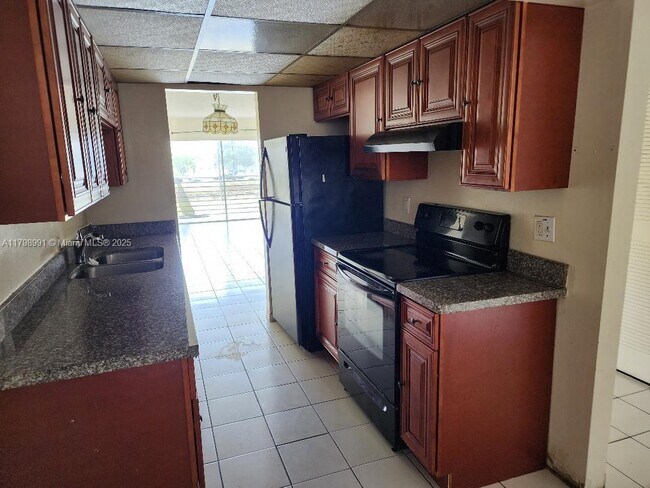 Primary Photo - 3120 N Pine Island Rd