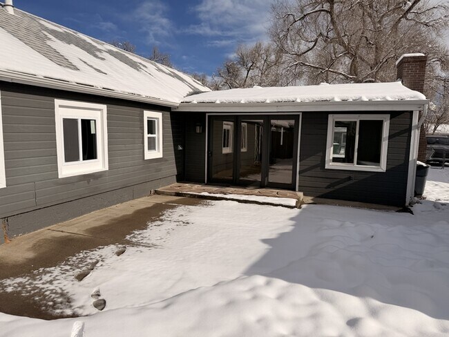 Building Photo - 105 S Kendall St