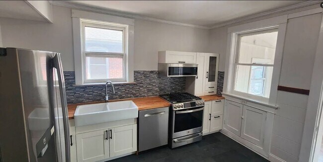 Building Photo - 5328 Bancroft Ave