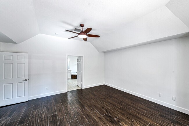 Building Photo - 6 Old River Pl