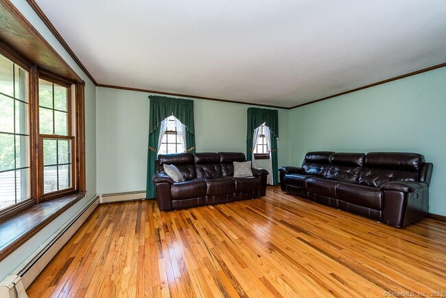 Building Photo - 131 Hemlock Dr