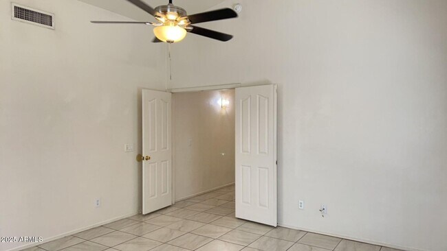 Building Photo - 9151 W Kings Ave