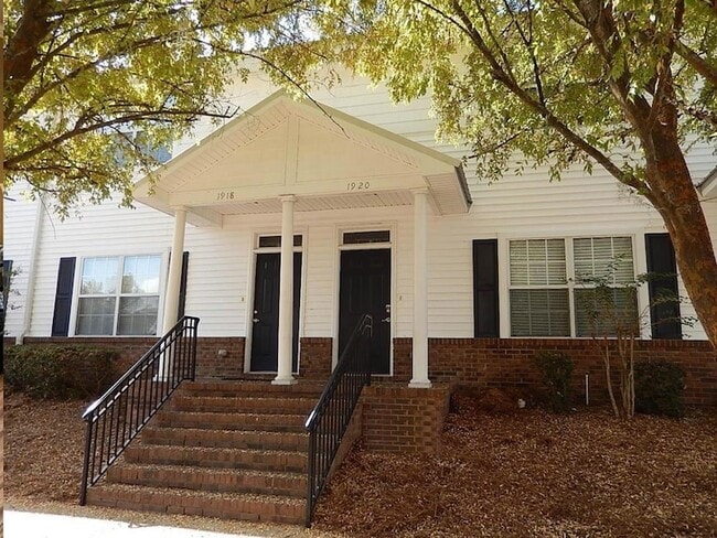 Building Photo - 1920 Bloomington Ave