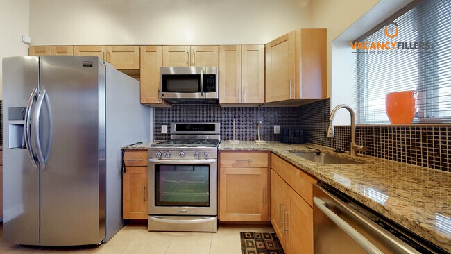 Building Photo - 2225 Brookfield Ave