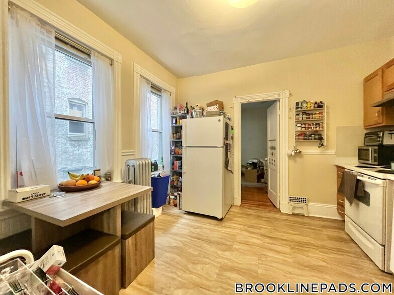 Building Photo - 16 Fuller St