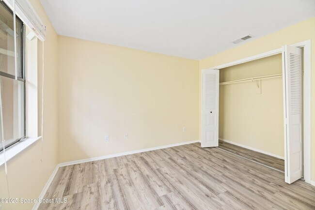 Building Photo - 225 S Tropical Trail