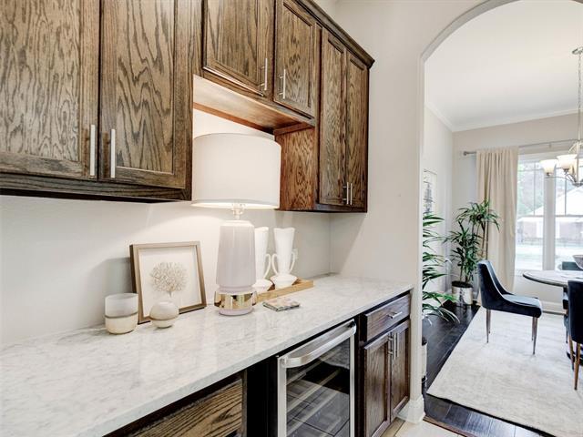 Building Photo - 2700 Gladstone Dr