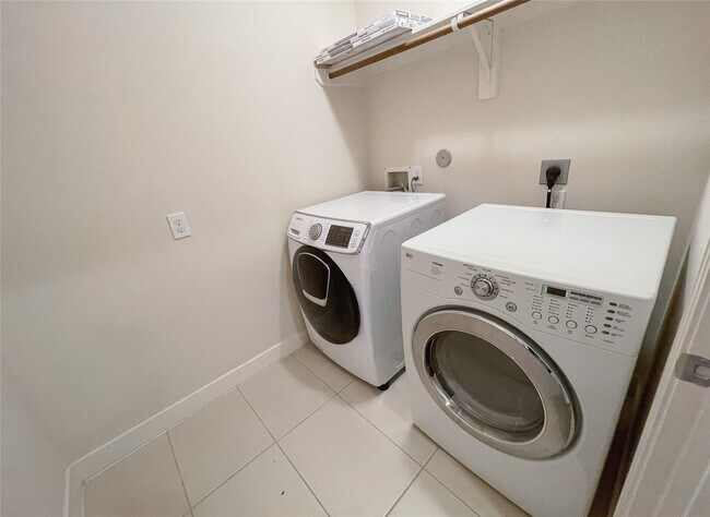 Building Photo - 4805 Jackson St