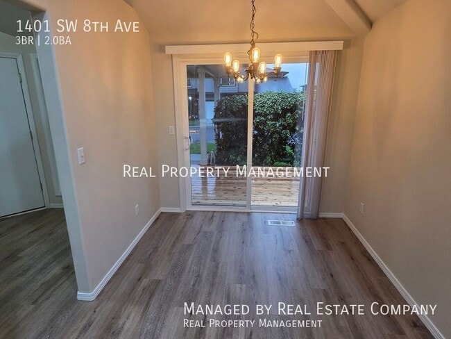 Building Photo - 1401 SW 8th Ave