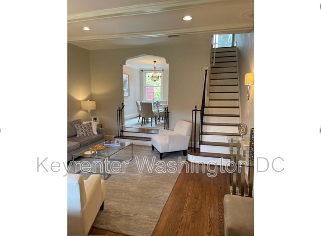 Building Photo - 242 Emerson St NW