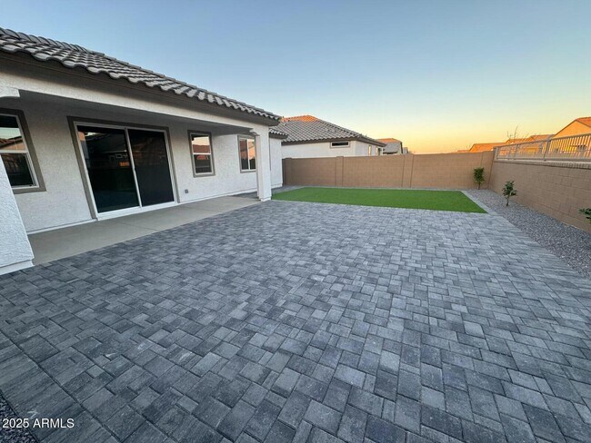 Building Photo - 3300 E Ranchhand Dr