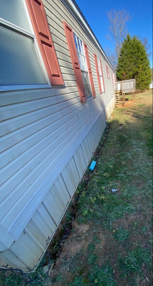 Building Photo - 208 Meadow Lark Dr