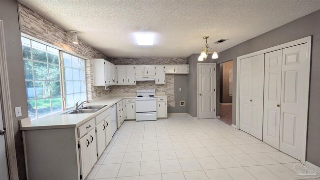 Building Photo - 3441 Jubilee Dr