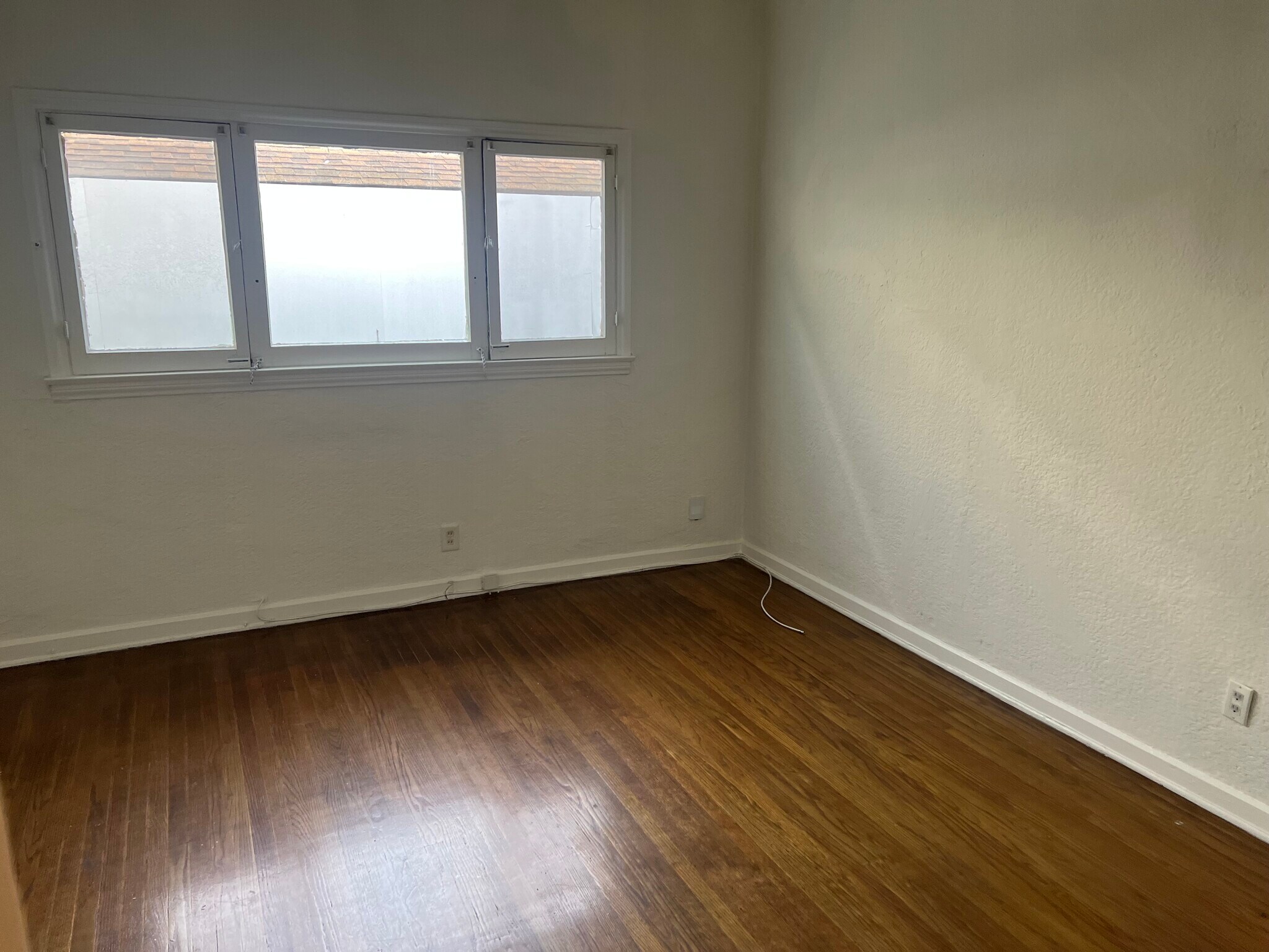 Building Photo - 2745 S Palm Grove Ave