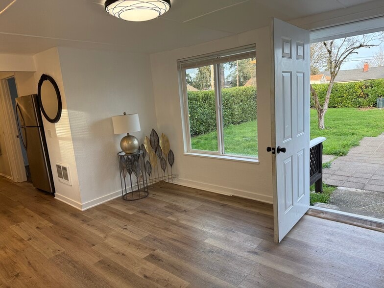 Building Photo - 8323 SE 62nd Ave