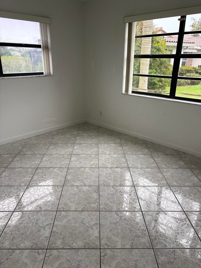 Building Photo - 6269 Woodbury Rd